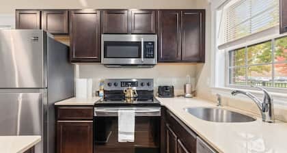 Stylish & Cozy 1-BR Detroit