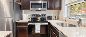 Stylish & Cozy 1-BR Detroit