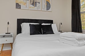 1 bedroom, desk, iron/ironing board, free WiFi