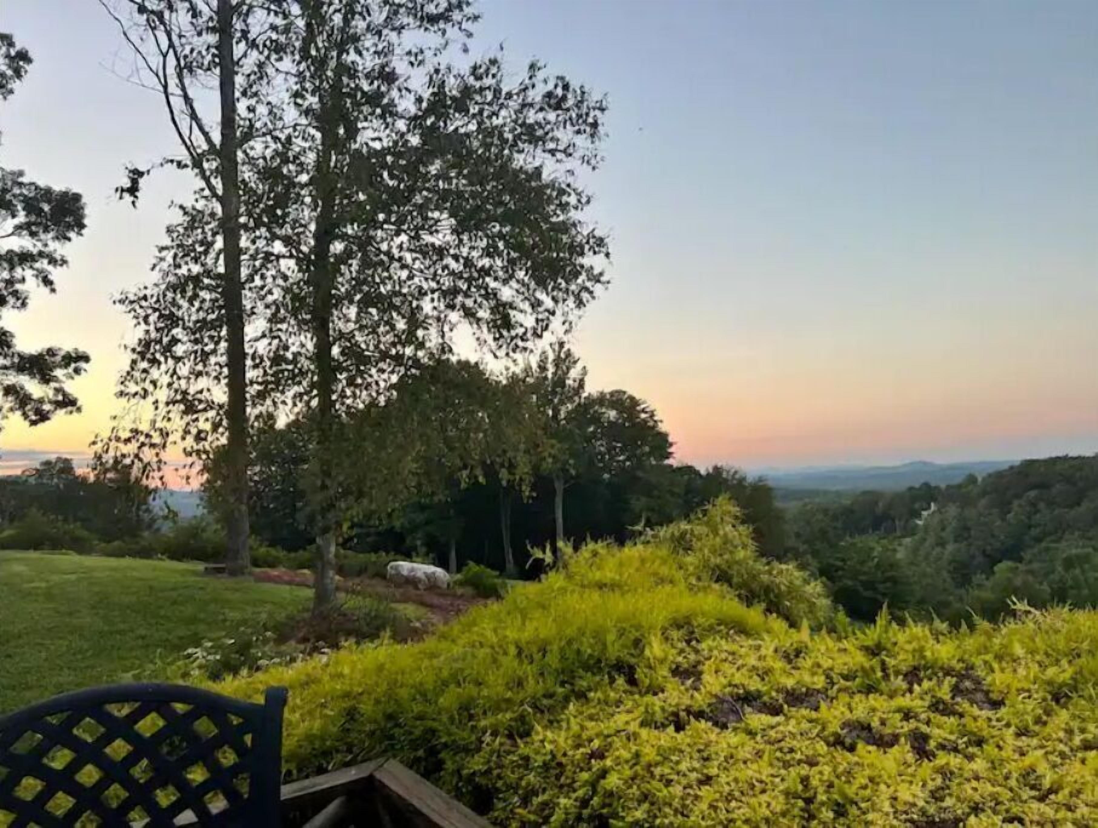 Views! Mountain Cabin w/ stone fireplace, indoor pool, pickle ball, golf, gym