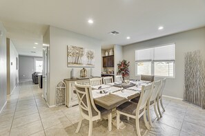 Dining - Florence Home ~ 10 Mi to Historic District! (Florence)