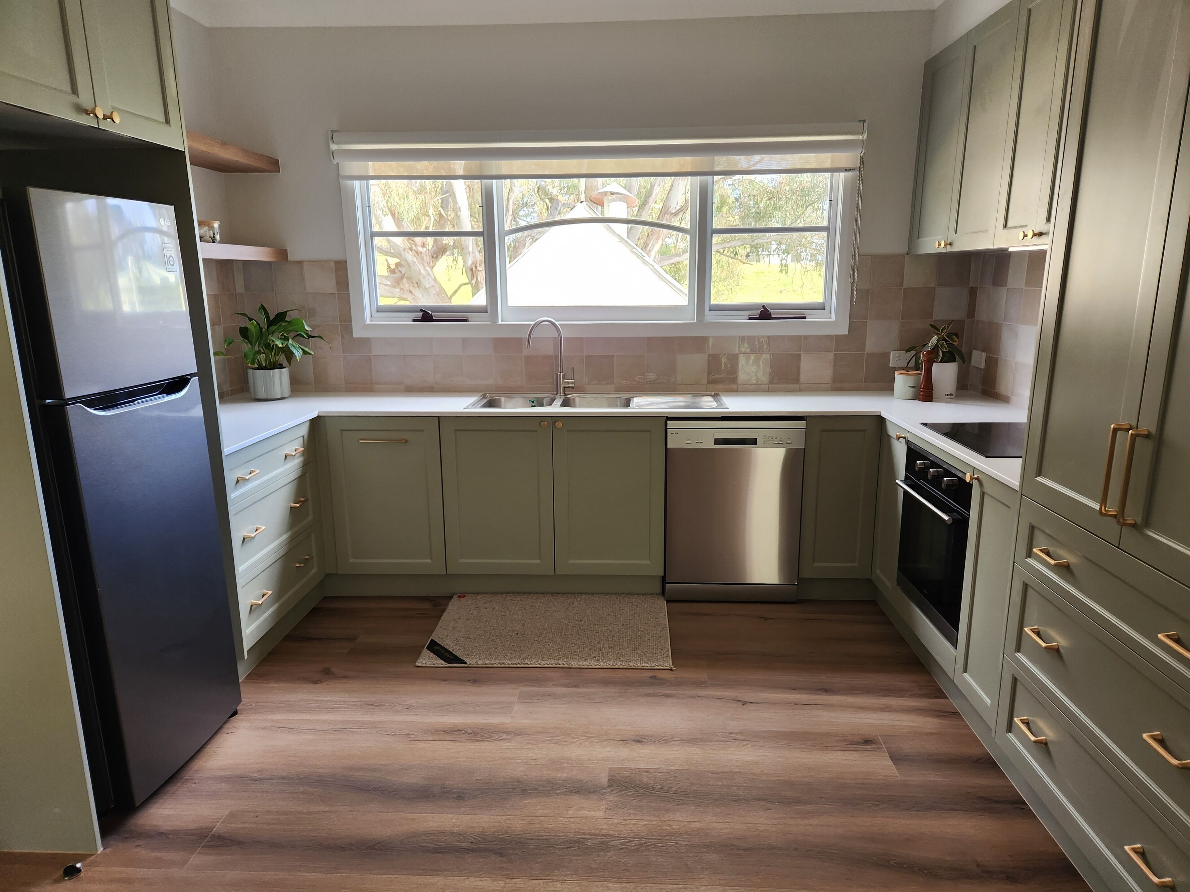 Refrigerador, microondas, horno, placa de cocina