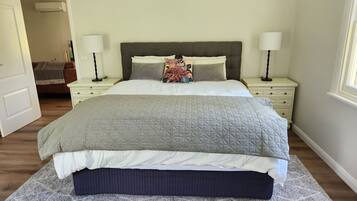 2 bedrooms, iron/ironing board, free WiFi, bed sheets