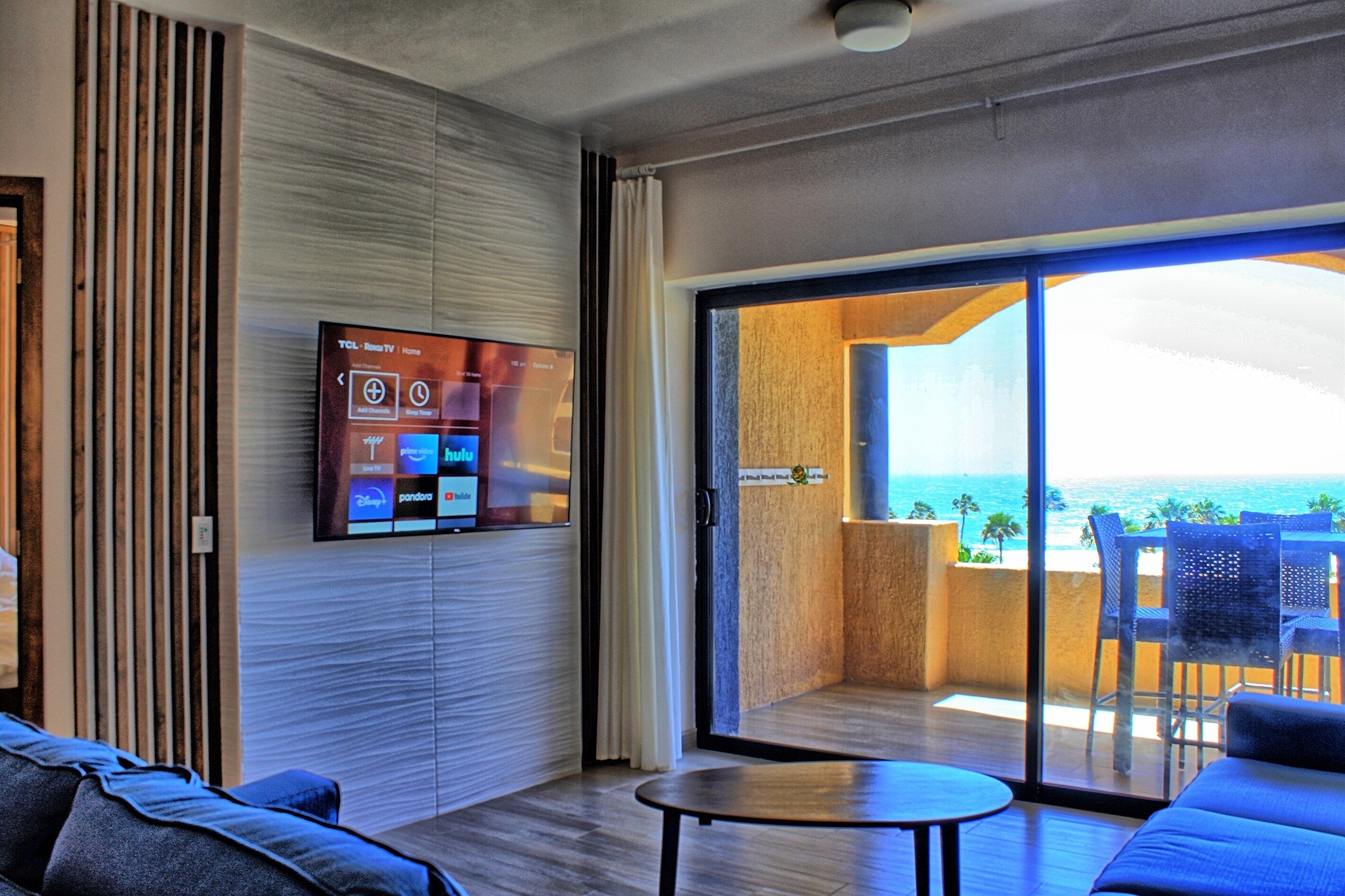 Smart TV, mesa de ping pong, libros