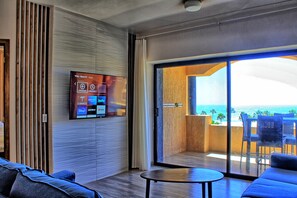 Smart TV, mesa de pingue-pongue, livros