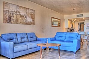 Smart-tv, een tafeltennistafel en boeken