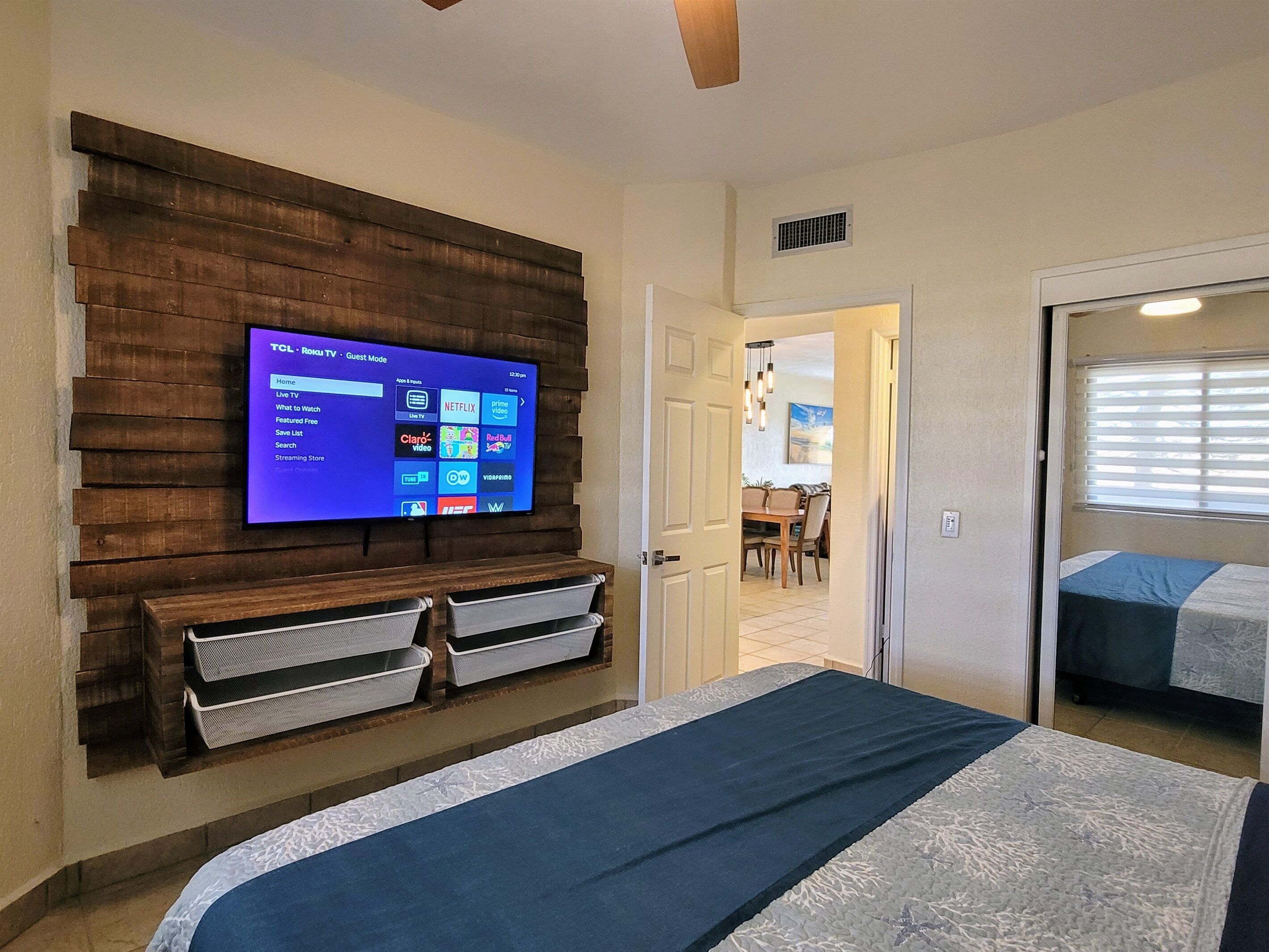 2 makuuhuonetta, työpöytä, silitysrauta/-lauta, ilmainen Wi-Fi