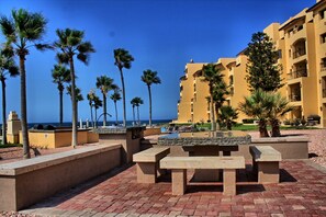 Outdoor dining - Princesa -ExperienceRockyPoint- Oceanview KingBeds (Puerto Penasco)