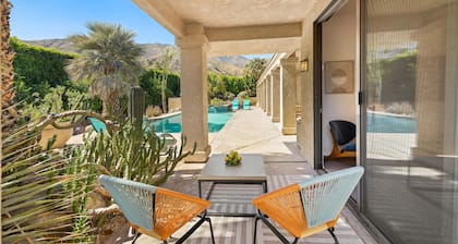 Luxurious Little Tuscany Retreat, Nested at Mountain Range in Top Neighborhood