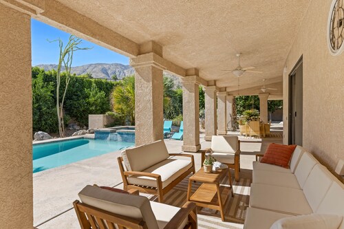 Luxurious Little Tuscany Retreat, Nested at Mountain Range in Top Neighborhood 