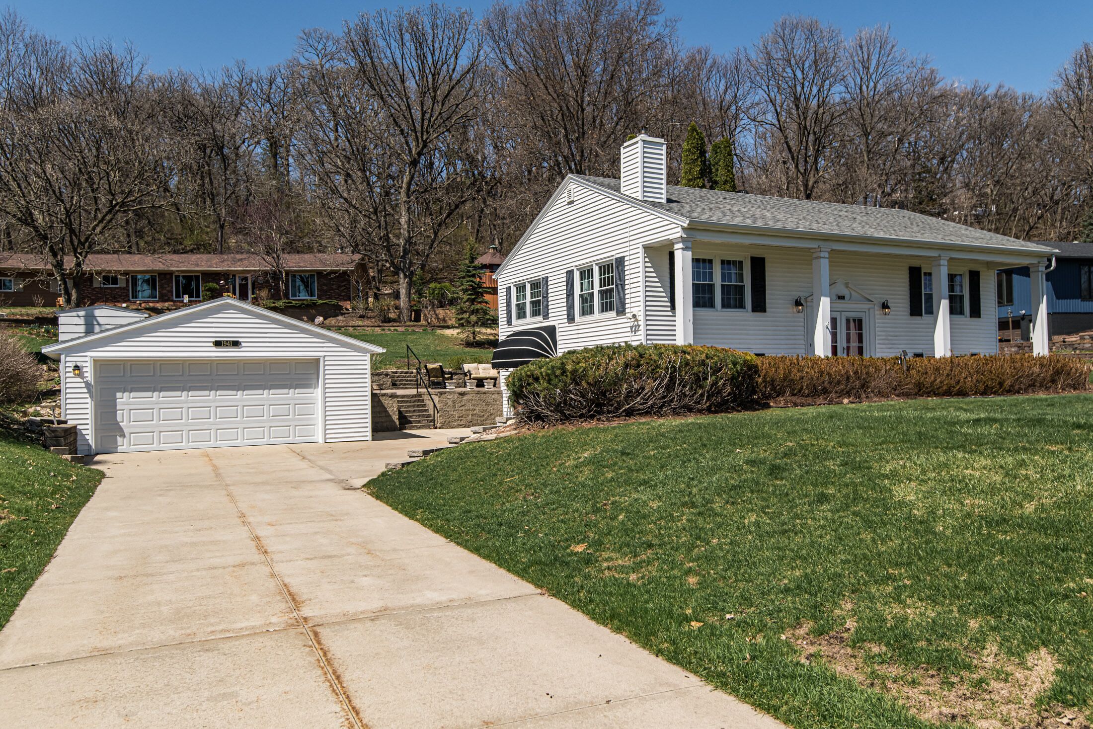 Salem Road SW Rochester w/easy access to Mayo Clinic and St. Mary's Campuses
