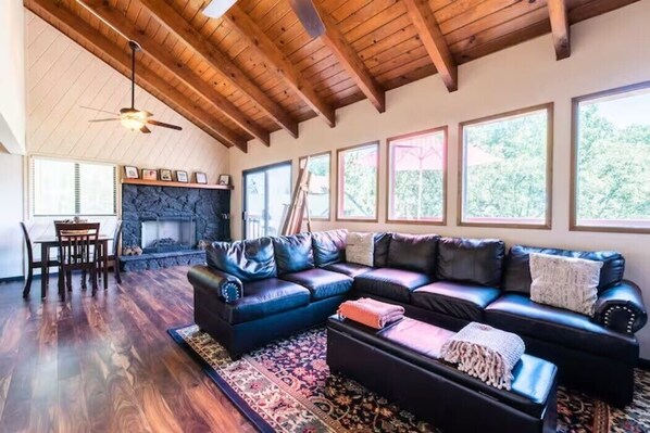 Smart-tv en een open haard