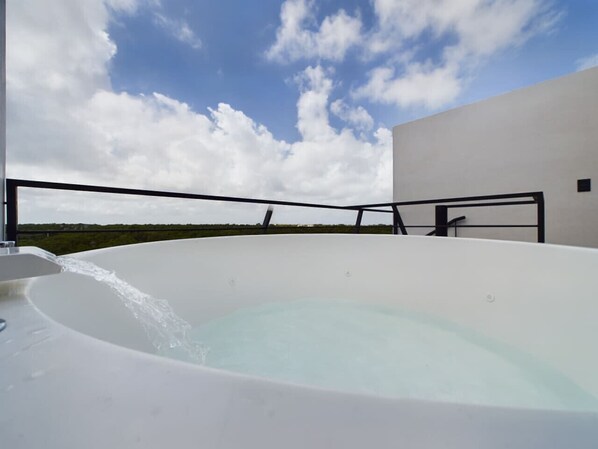 Bañera de hidromasaje exterior