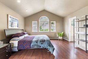3 bedrooms, desk, iron/ironing board, WiFi