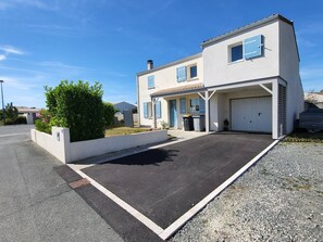 Exterior - Villa proche de La Rochelle avec piscine (VILLEDOUX)