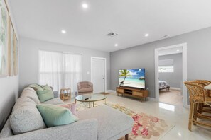 Smart TV - Modern Coastal Home with brand NEW HEATED private saltwater pool!!! (North Palm Beach)