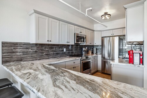 Mtn-View Apt w/ Deck in Historic Virginia City