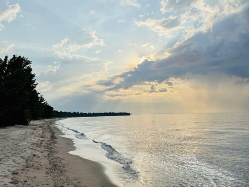 Morning Glory Lakeside Cabin: Lake Superior Comes Alive – Find Your Springtime Bliss