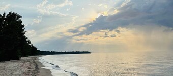 Morning Glory Lakeside Cabin: Lake Superior Comes Alive – Find Your Springtime Bliss