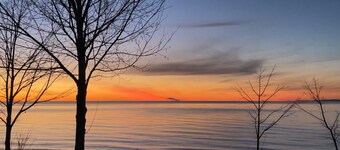 Morning Glory Lakeside Cabin: Family-Friendly, Pet-Free, and Full of Scenic Charm!