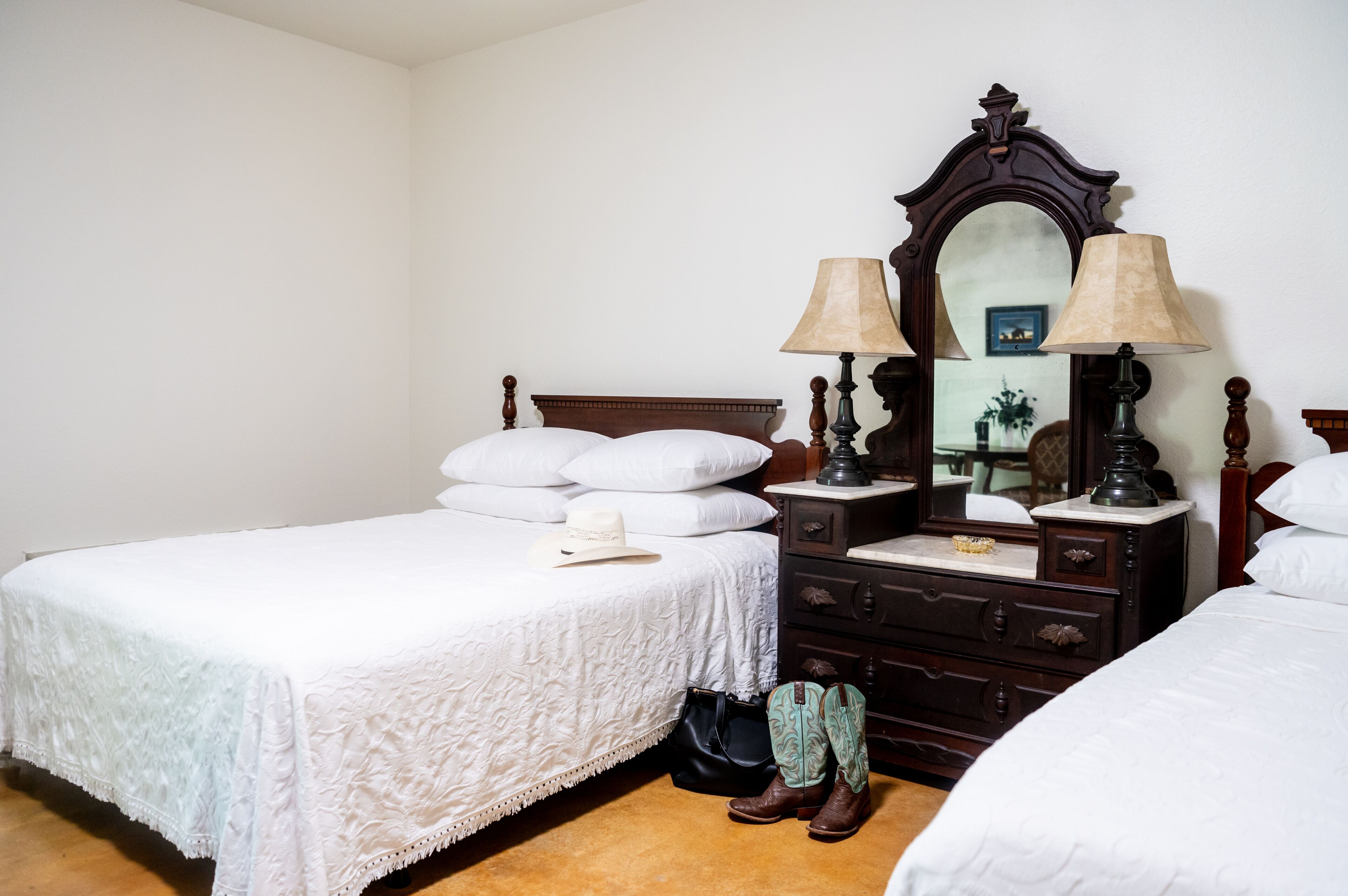 9 bedrooms, desk, iron/ironing board, WiFi