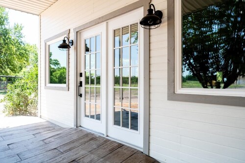 9 Suites on 73 Acres - Horse Oasis - 12bd Inn - Brenham - 10min to Round Top