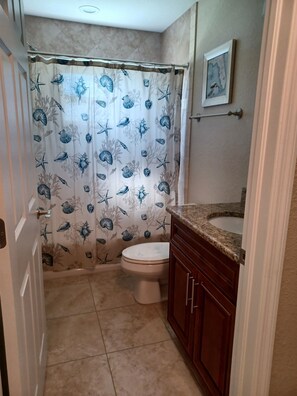 Shower, towels - See all that Southwest Florida has to offer! (Punta Gorda)