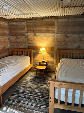 1 bedroom, bed sheets