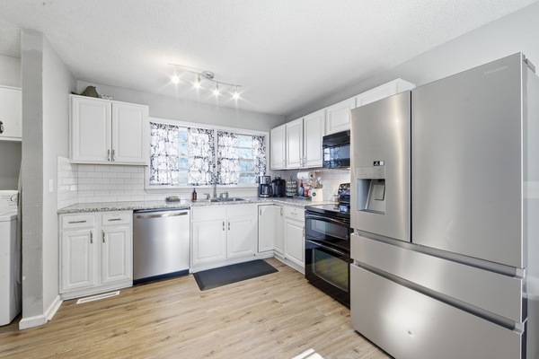 Geladeira, micro-ondas, fogão, cooktop