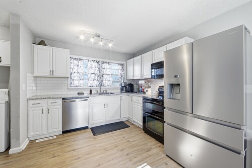 Cozy house in quiet neighborhood with hot tub, fire pit, and arcade games!