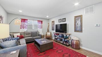 Smart-TV, Videospiele, Tischfußball