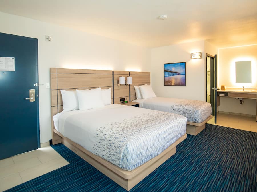 Premium Room One Queen and One Twin Bed | Free WiFi, bed sheets