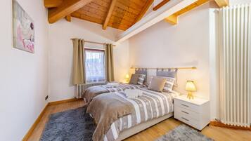 3 bedrooms, iron/ironing board, free WiFi, bed sheets