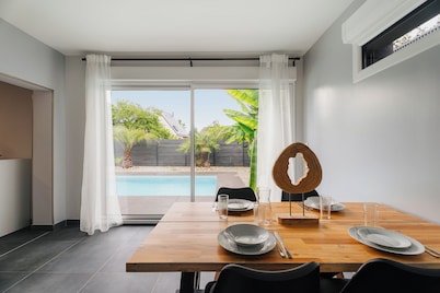 Villa 'De Standing' with Private Pool, Wi-Fi and Air Conditioning