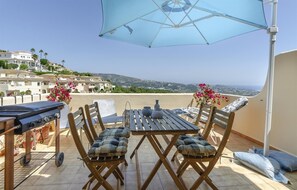 Outdoor dining - Holiday Home 'Vistas a Moraira' with Sea View, Wi-Fi and Air Conditioning (Teulada)