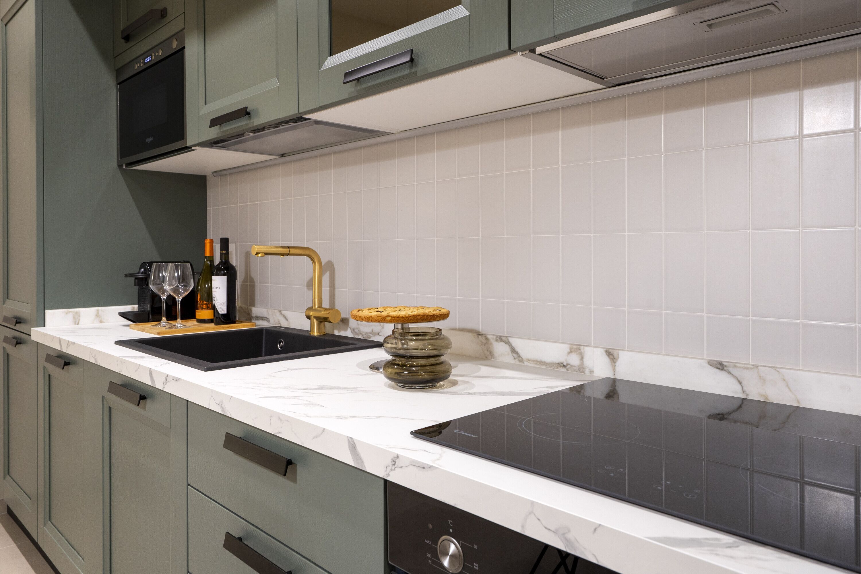 Frigorifero, microonde, forno, piano cottura