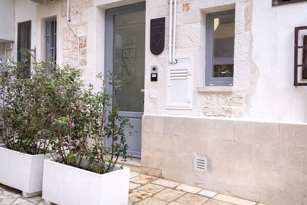 Exterior detail - Apartment "Dimora Màufra" with Wi-Fi & A/C (Locorotondo)