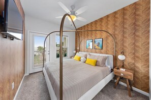 3 bedrooms, in-room safe, desk, iron/ironing board - Bayfront Cottage - Pool - Hot Tub - Close to Beach (Port Isabel)