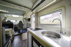 Interior - Mobile Home "Cerca De Barcelona" with Mountain View, Shared Terraces & Private Garden (Montcada i Reixac)