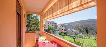 Apartment 'Casa Fausto' with Mountain View, Private Terrace and Private Garden