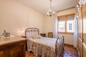 3 chambres, fer et planche à repasser, Wi-Fi gratuit, draps fournis