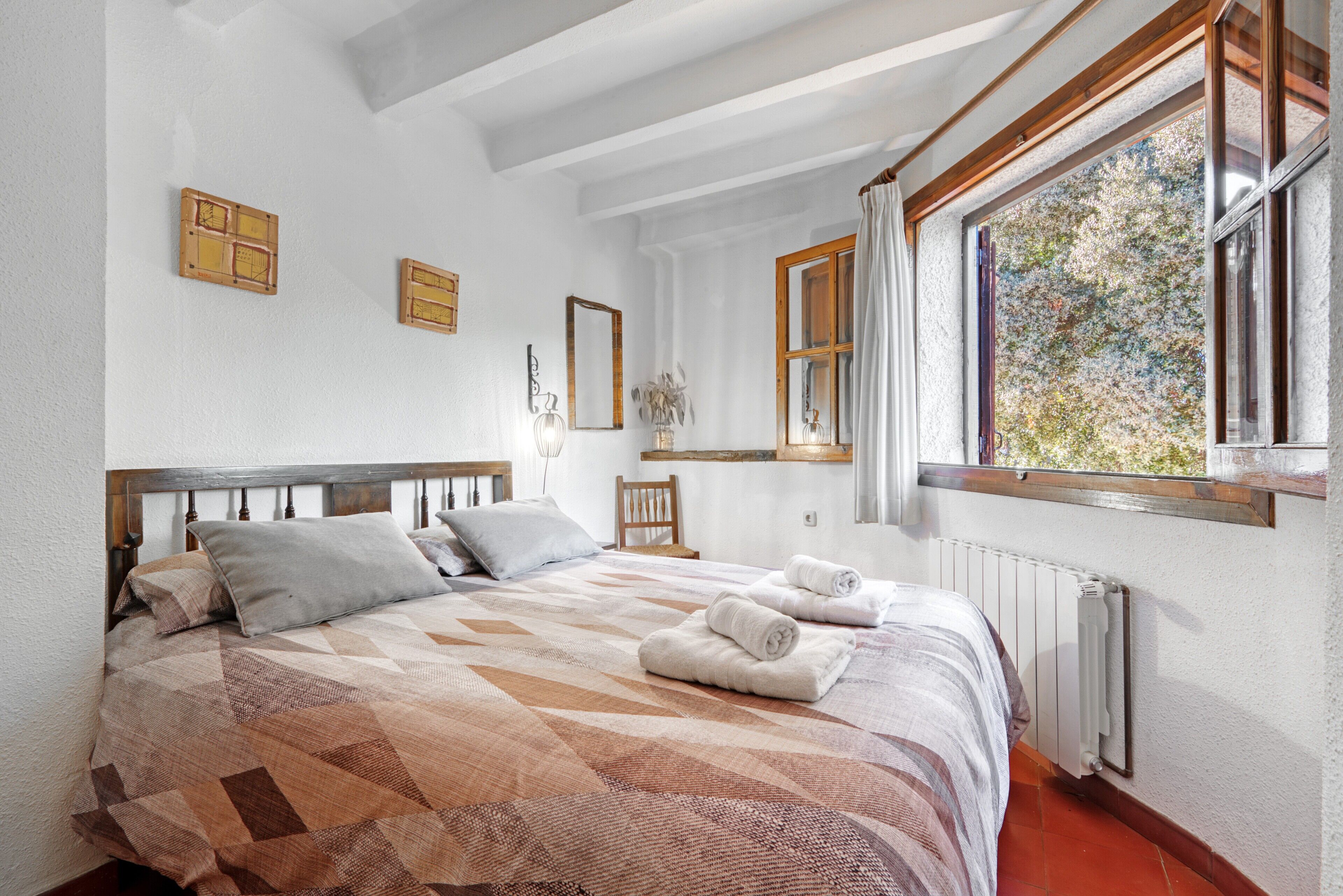 6 bedrooms, iron/ironing board, free WiFi, bed sheets