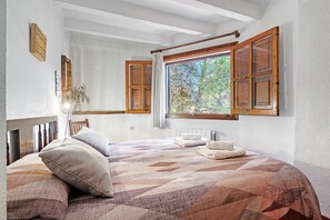 6 chambres, fer et planche à repasser, Wi-Fi gratuit, draps fournis