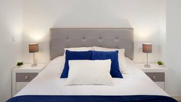 1 habitación, tabla de planchar con plancha, wifi gratis y ropa de cama