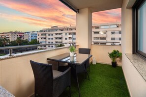 Outdoor dining - Apartment 'Playamarinsa' with Sea Views, Wi-Fi and Air Conditioning (Torre del Mar)