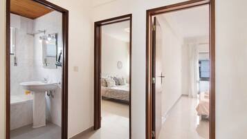 Dusche, Haartrockner, HandtĂŒcher