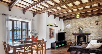 Maison de vacances "Villa Mami - familles uniquement" avec mini-piscine privée, 2 terrasses privées et Wi-Fi