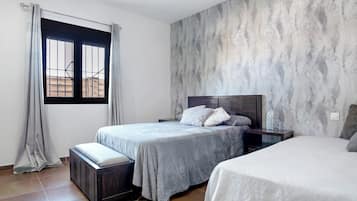 3 bedrooms, iron/ironing board, free WiFi, bed sheets