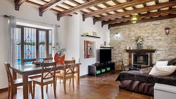 Télévision, cheminée