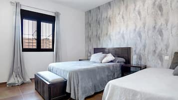 3 chambres, fer et planche à repasser, Wi-Fi gratuit, draps fournis